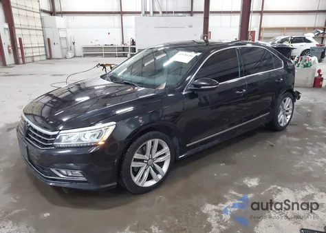 2017 Volkswagen Passat 1.8T Sel Premium z USA, uszkodzony, nr VIN 1VWCT7A37HC067756